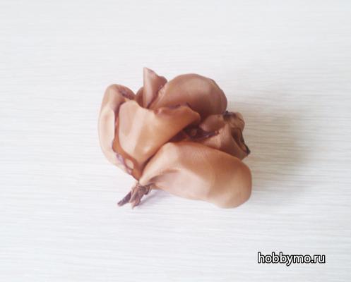 Цветок из подкладочной ткани своими руками Цветок из подкладочной ткани своими руками,,цветы из ткани,резинки для волос,аксессуары,цветы своими руками,цветы